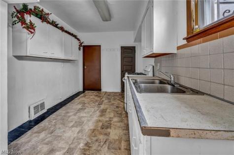 1755 Oberlin Avenue Lorain OH 44052
