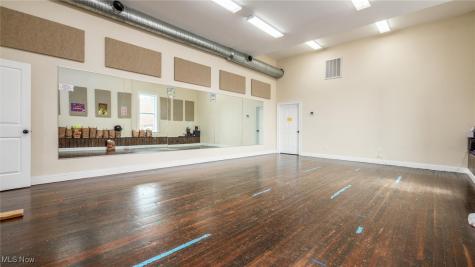 927 Wheeling Avenue Cambridge OH 43725