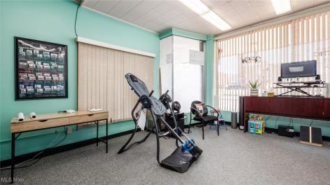 927 Wheeling Avenue Cambridge OH 43725