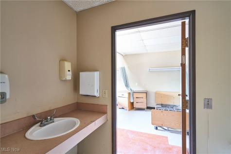 16231 Broadway Avenue Maple Heights OH 44137