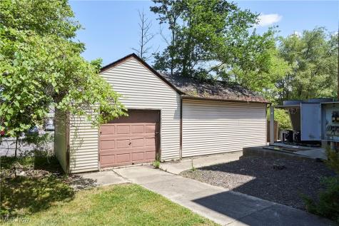 16231 Broadway Avenue Maple Heights OH 44137