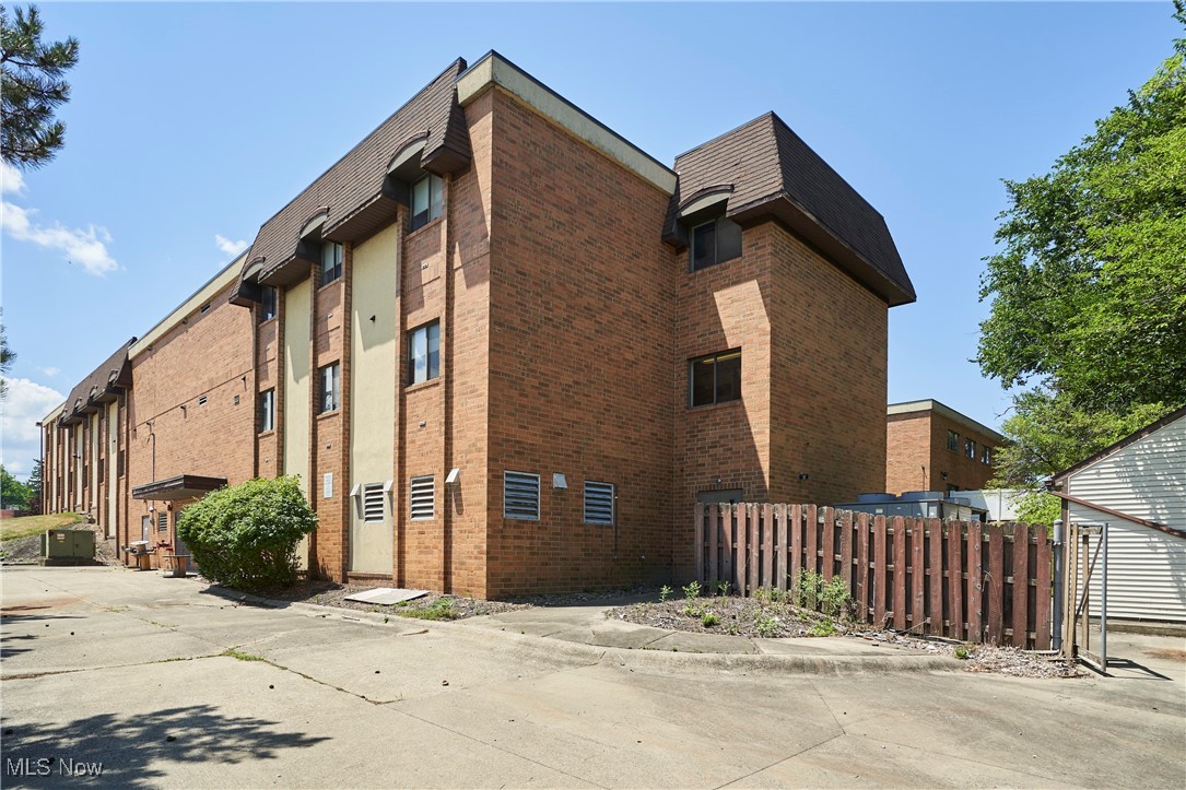 16231 Broadway Avenue Maple Heights OH 44137