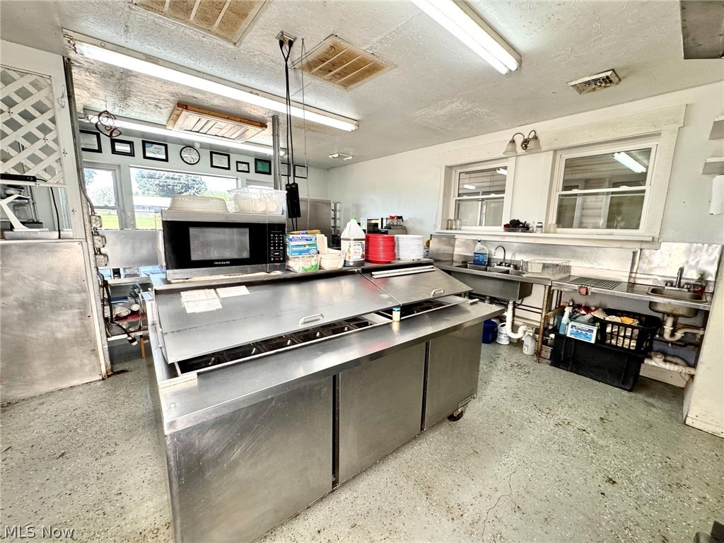 19510 Leatherwood Road Salesville OH 43778