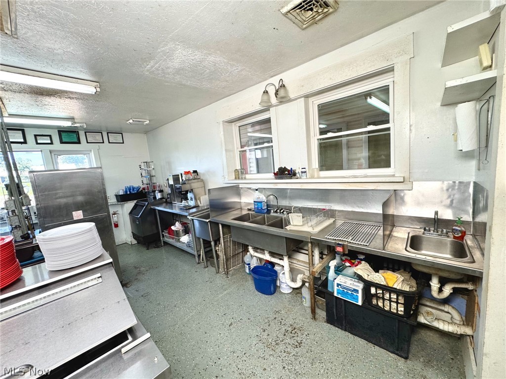 19510 Leatherwood Road Salesville OH 43778