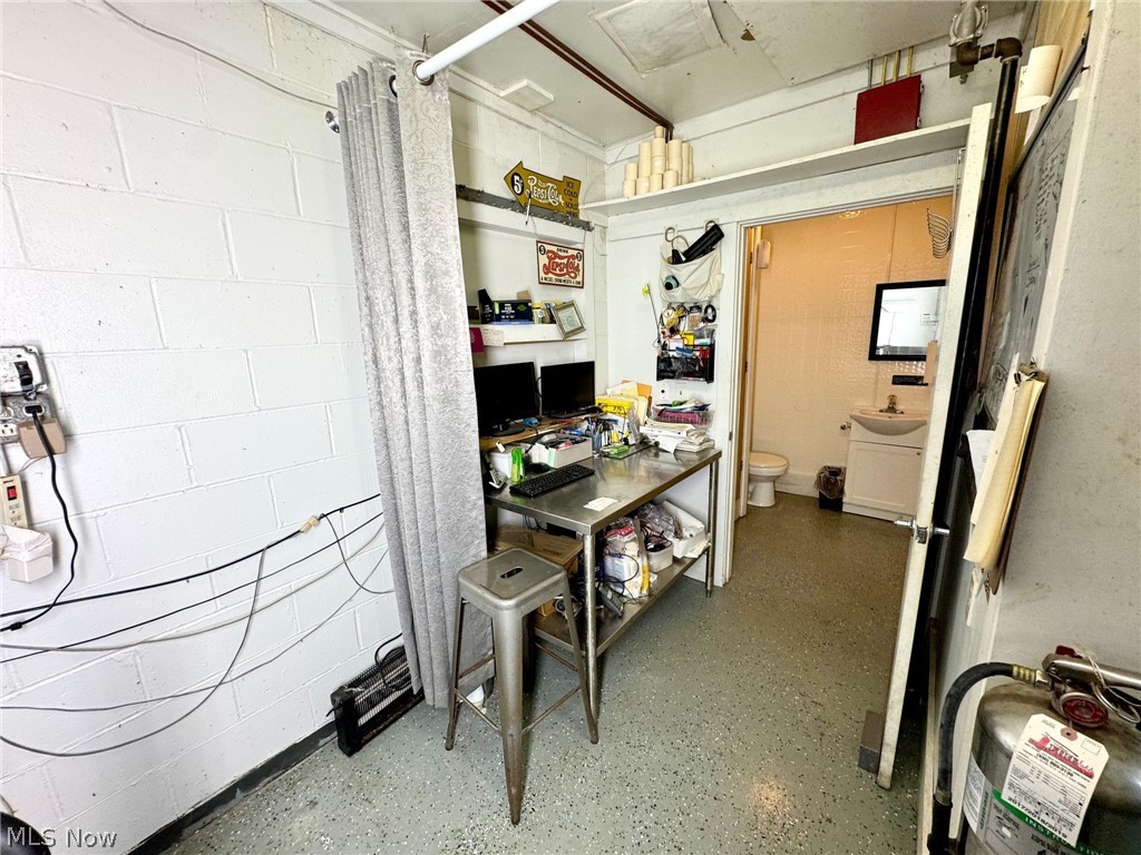 19510 Leatherwood Road Salesville OH 43778