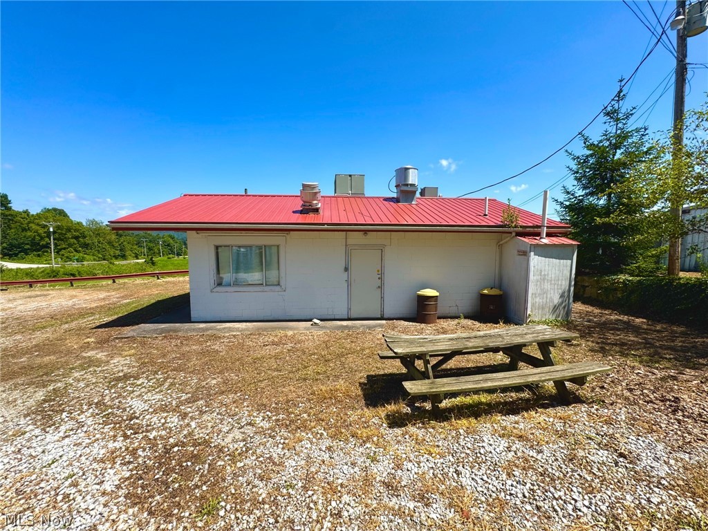 19510 Leatherwood Road Salesville OH 43778