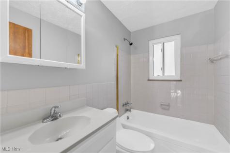 18809 Bella Drive Cleveland OH 44119