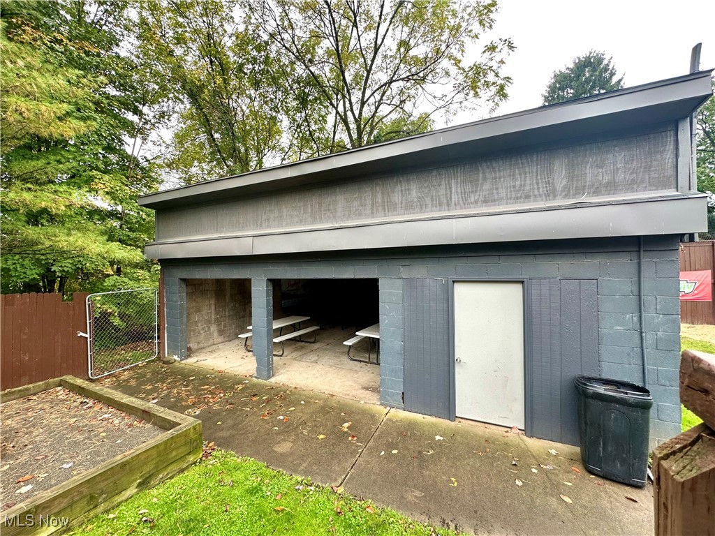 1111 Niles Cortland Road NE Howland OH 44484