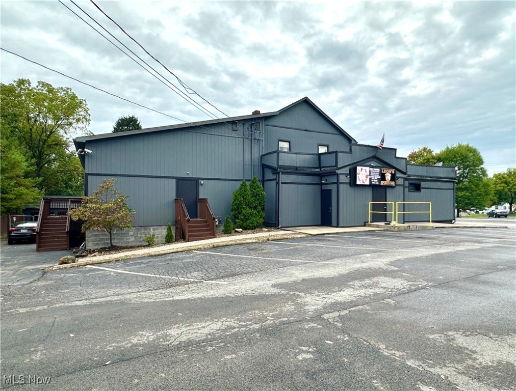 1111 Niles Cortland Road NE Howland OH 44484