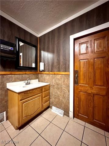 1111 Niles Cortland Road NE Howland OH 44484