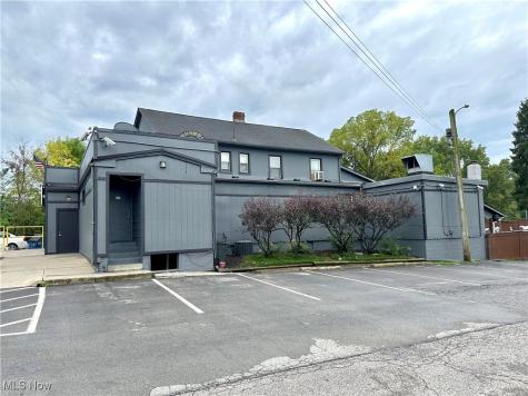 1111 Niles Cortland Road NE Howland OH 44484