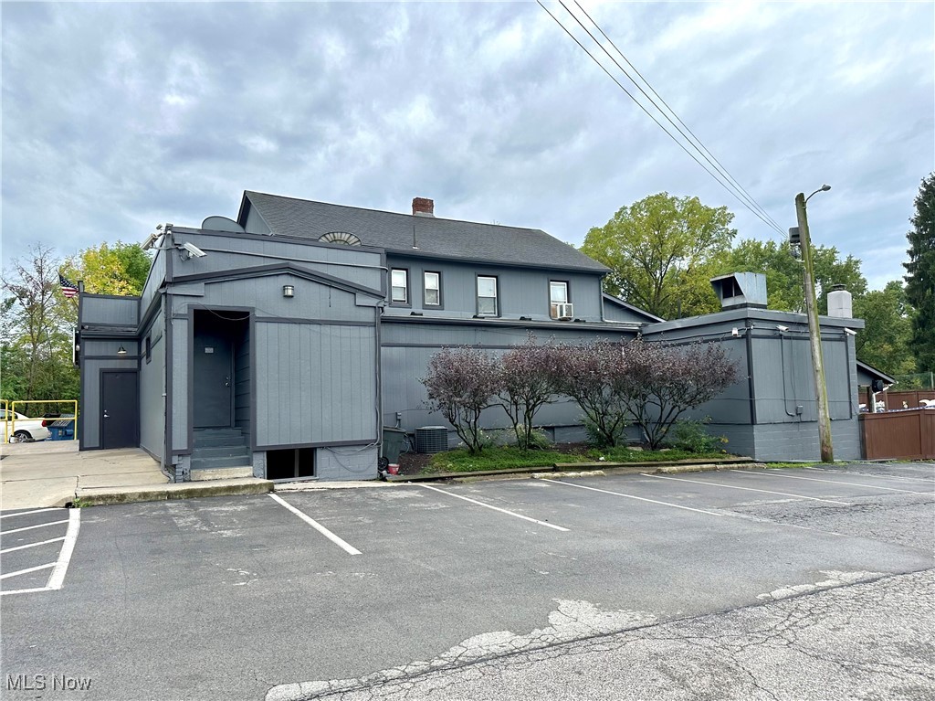 1111 Niles Cortland Road NE Howland OH 44484