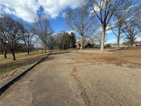 10804 Wilkshire Boulevard NE Bolivar OH 44612