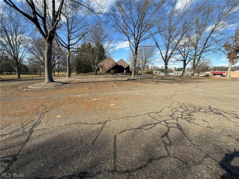 10804 Wilkshire Boulevard NE Bolivar OH 44612