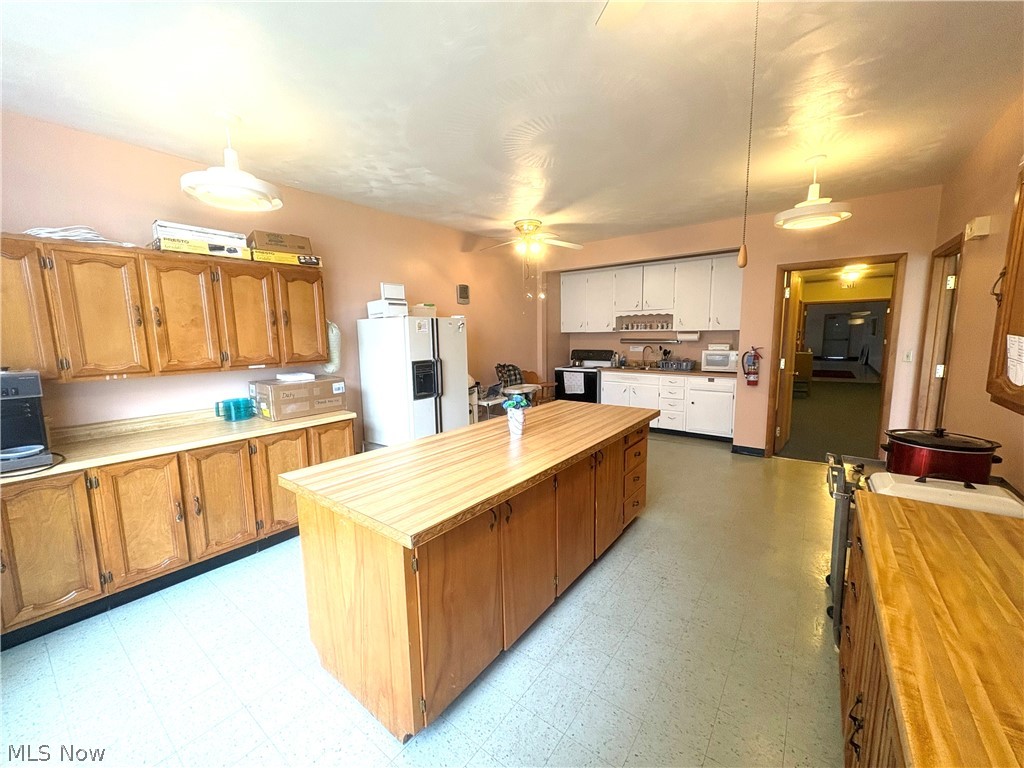 1951 Parkman Road Warren OH 44485