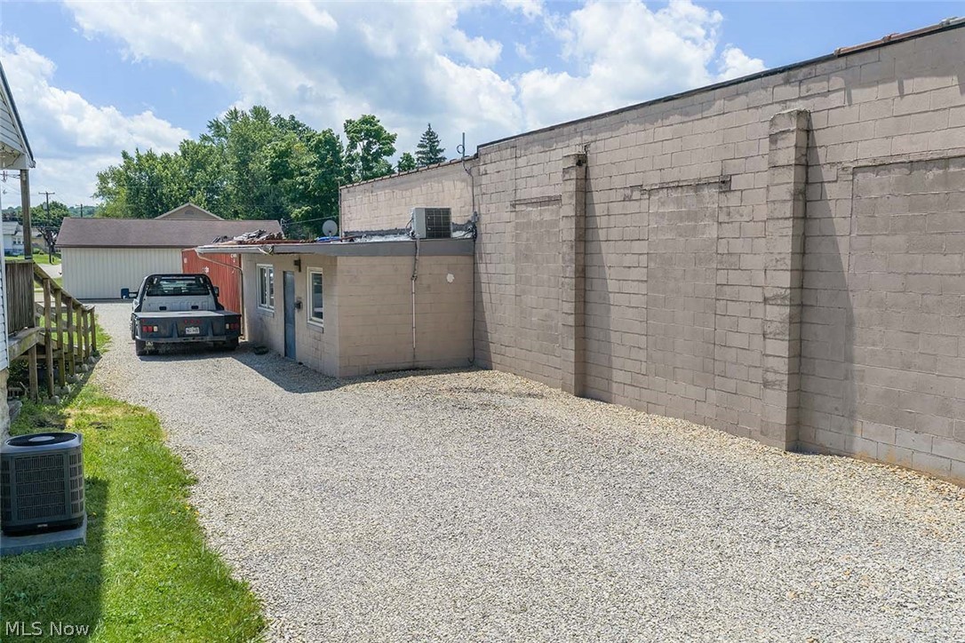 514 Trenton Avenue Uhrichsville OH 44683