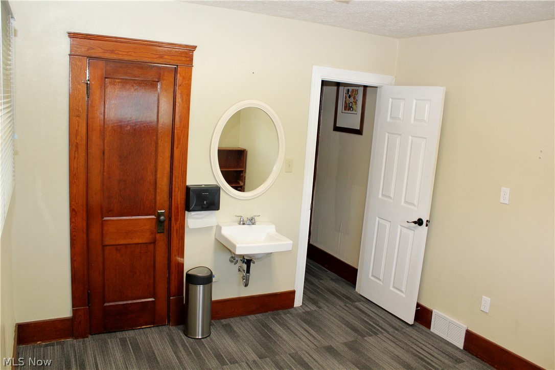 1455 Parkman Road NW Warren OH 44485
