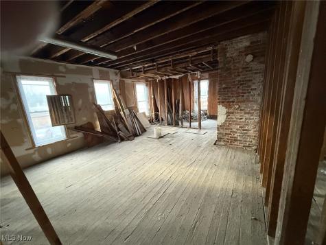 47 W Main Street Geneva OH 44041