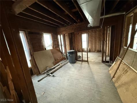 47 W Main Street Geneva OH 44041