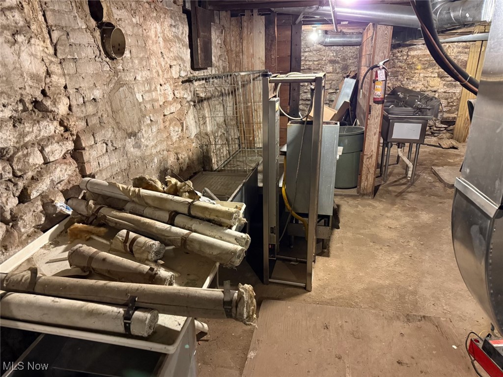 47 W Main Street Geneva OH 44041