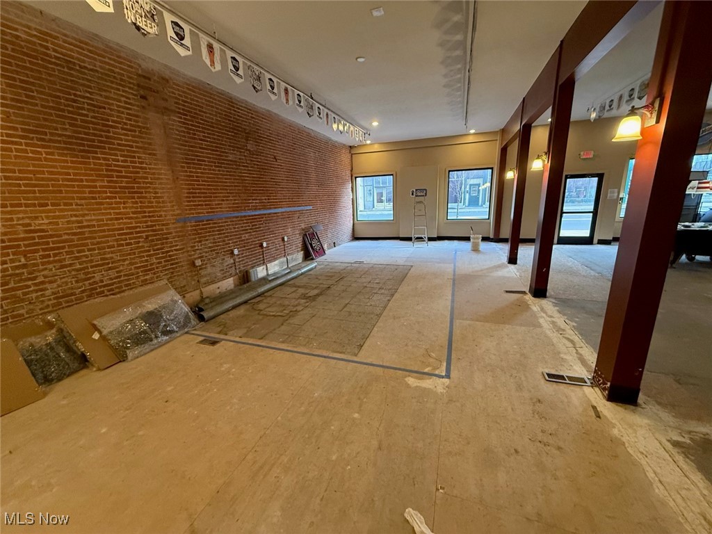 47 W Main Street Geneva OH 44041