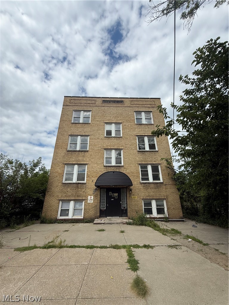 976 E 70th Street Cleveland OH 44103