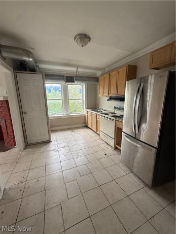976 E 70th Street Cleveland OH 44103