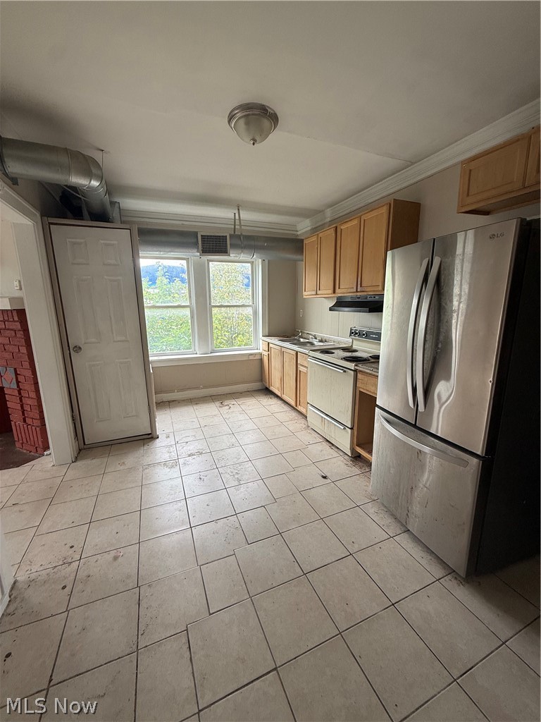 976 E 70th Street Cleveland OH 44103