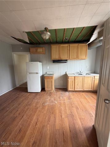 976 E 70th Street Cleveland OH 44103