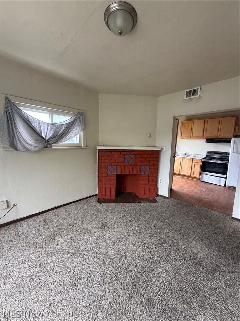976 E 70th Street Cleveland OH 44103