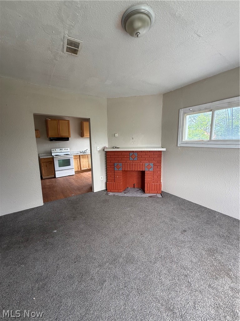 976 E 70th Street Cleveland OH 44103