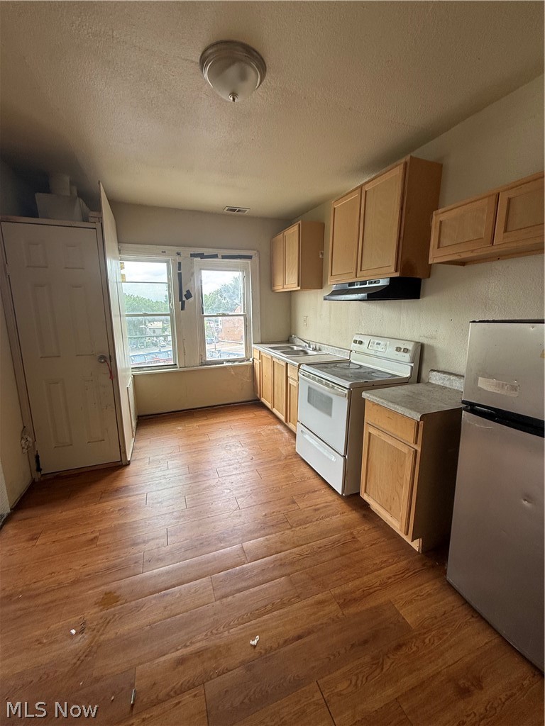 976 E 70th Street Cleveland OH 44103