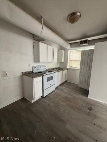 976 E 70th Street Cleveland OH 44103
