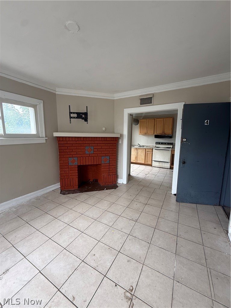 976 E 70th Street Cleveland OH 44103