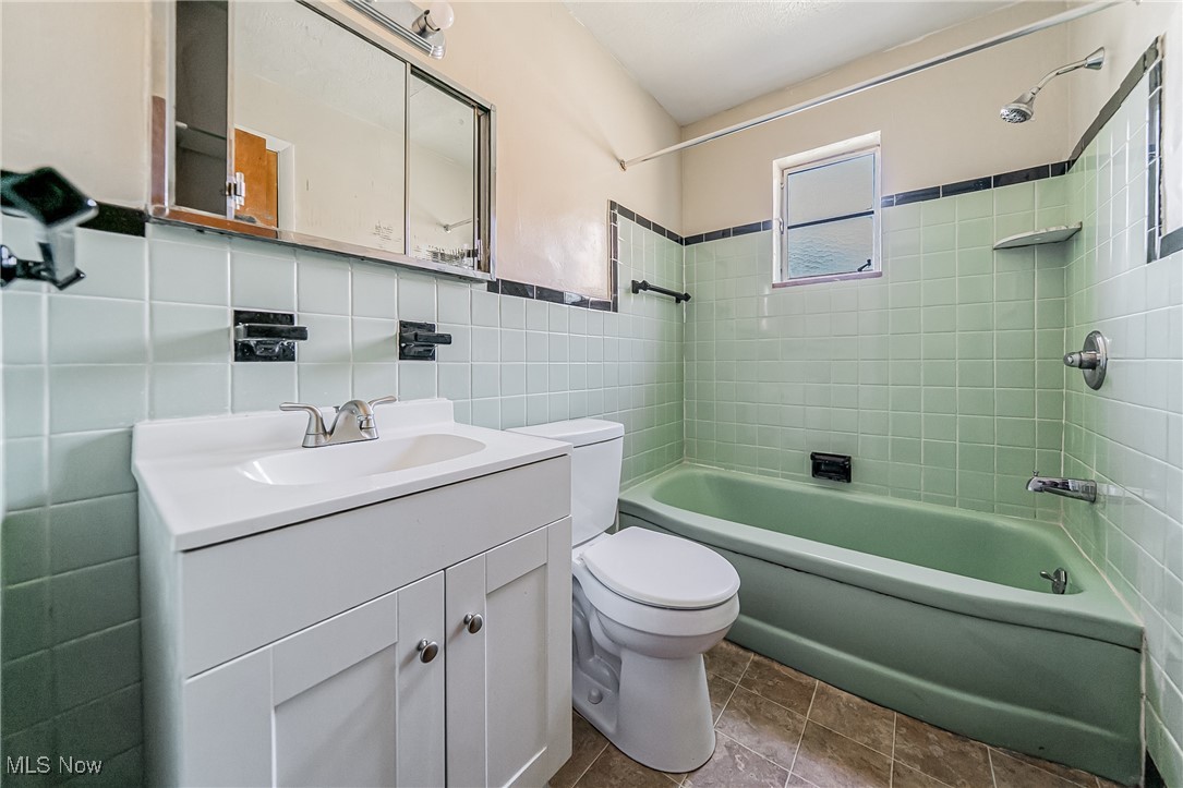 15978 Nelacrest Road East Cleveland OH 44112