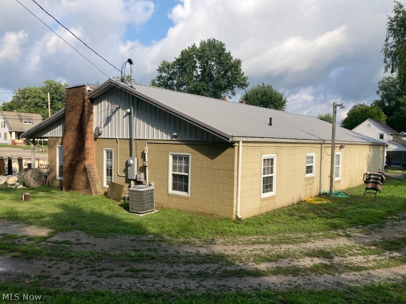 738 N Wooster Avenue Strasburg OH 44680