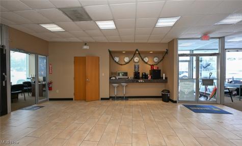 4243 Mahoning Avenue Youngstown OH 44515