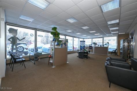 4243 Mahoning Avenue Youngstown OH 44515