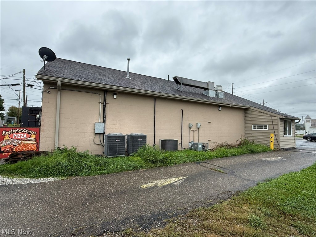 205 Commercial Avenue SE New Philadelphia OH 44663