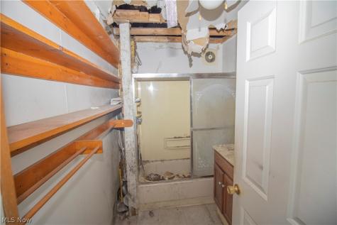 7924 Harvard Avenue Cleveland OH 44105