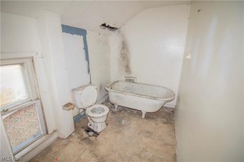 7924 Harvard Avenue Cleveland OH 44105