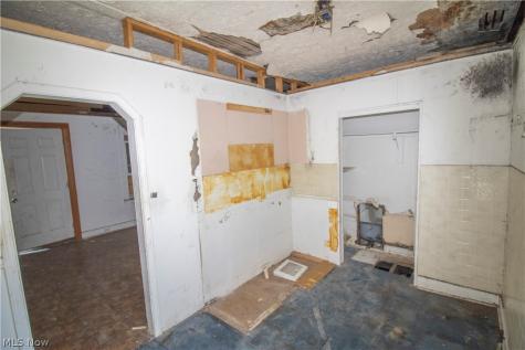 7924 Harvard Avenue Cleveland OH 44105