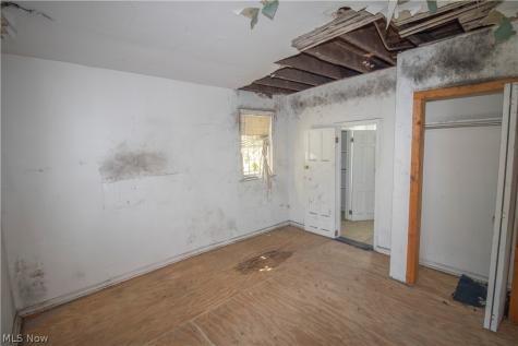 7924 Harvard Avenue Cleveland OH 44105