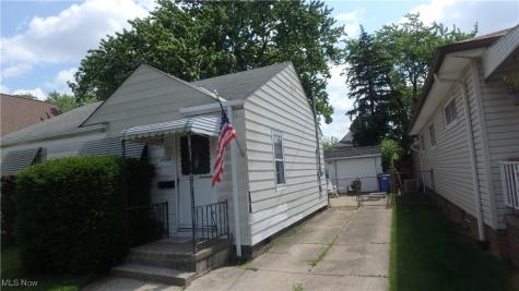 13517 Clifford Avenue Cleveland OH 44135