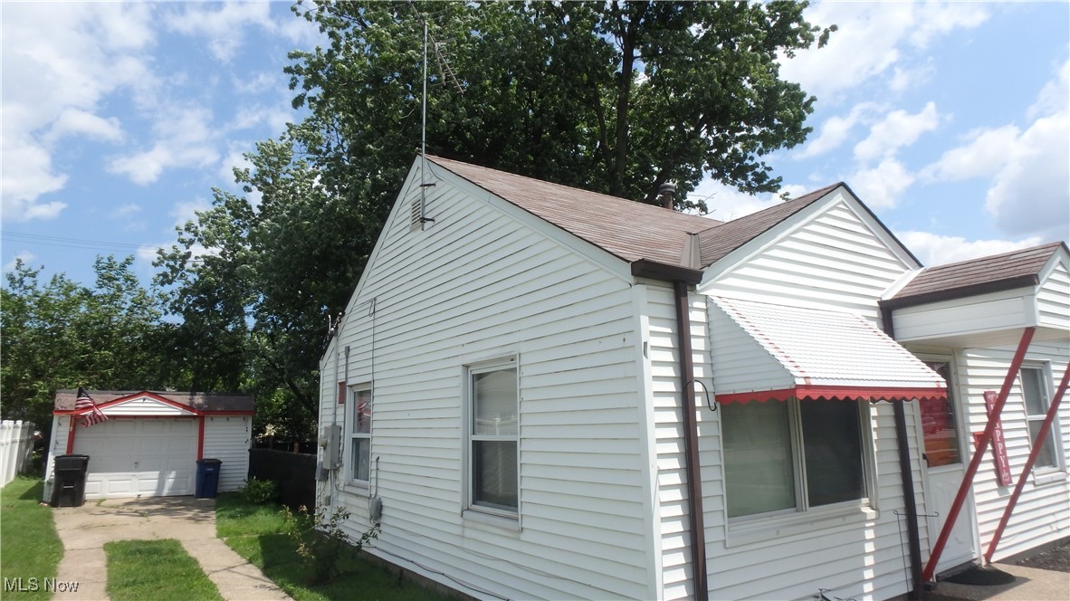 13517 Clifford Avenue Cleveland OH 44135