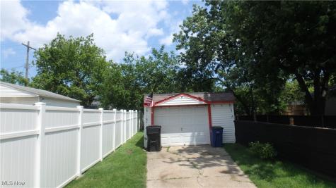 13517 Clifford Avenue Cleveland OH 44135