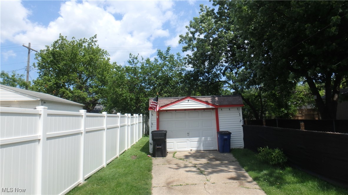 13517 Clifford Avenue Cleveland OH 44135