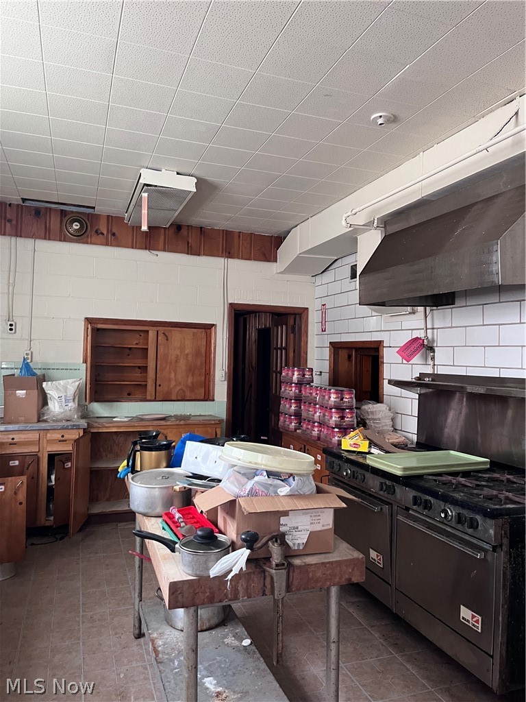 122 21st Street NW Barberton OH 44203
