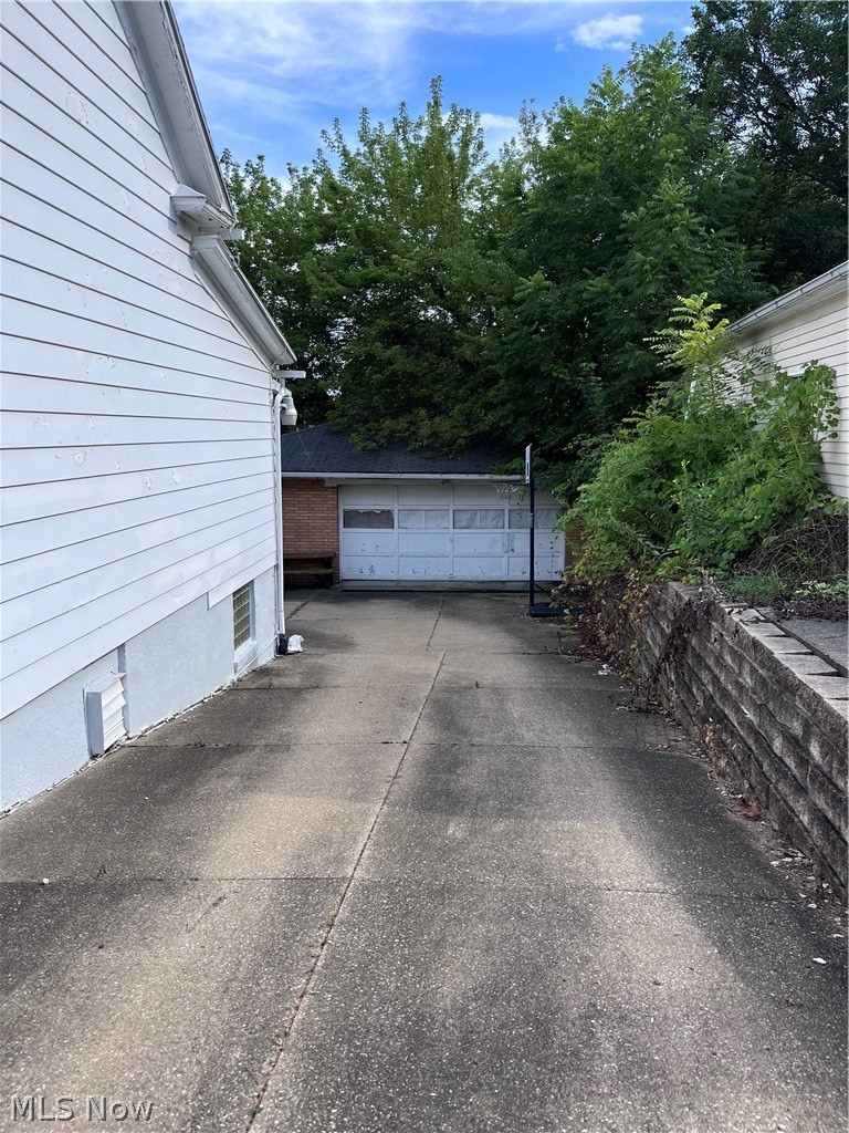 122 21st Street NW Barberton OH 44203