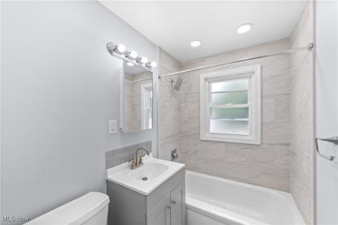 2521 Noble Road Cleveland Heights OH 44121